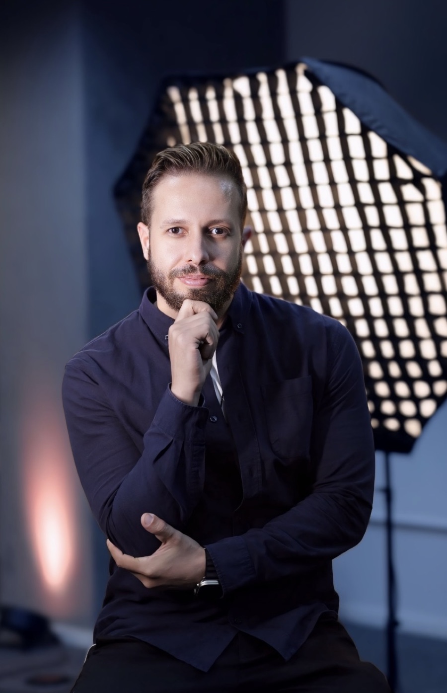 Rodrigo Cristão olhando para a câmera